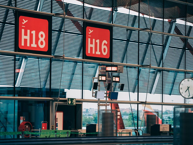 機(jī)場(chǎng)專(zhuān)用護(hù)欄網(wǎng)：防攀爬、抗沖擊，智能防護(hù)打造空港安全屏障